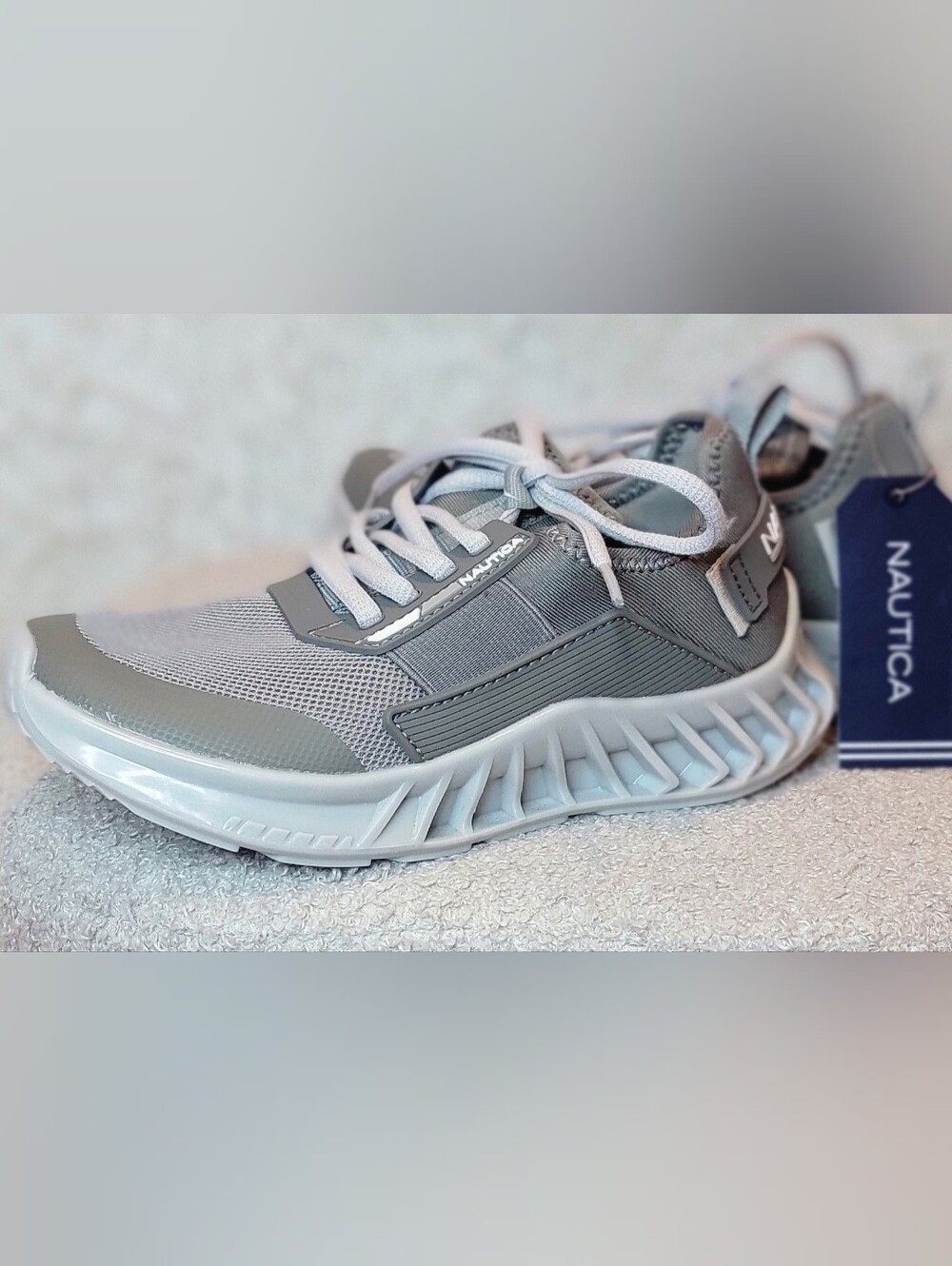 Nautica Boy's Light Grey Lorenzo Mesh Athletic Sneakers. Size 1